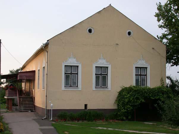 b.) Római katolikus plébániaház. MJ: 6158 50041/1958 Hrsz: 6 Petőfi utca 21.