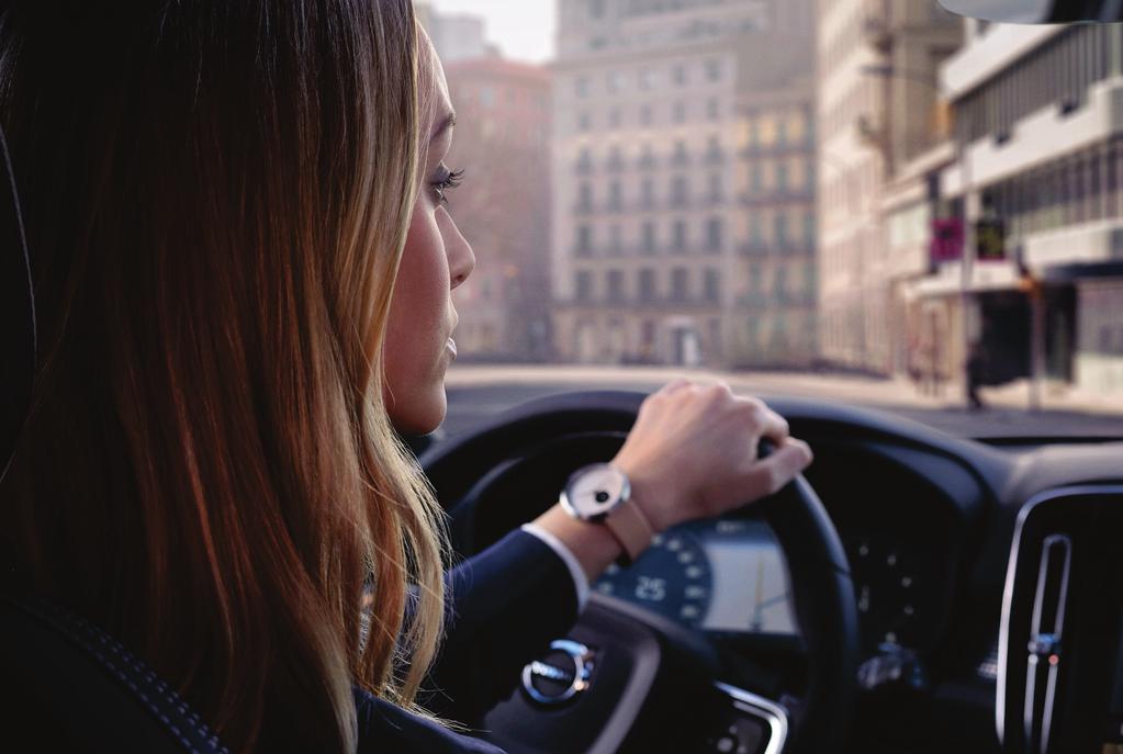 BIZ TONSÁG ÉS PR AK TIKUM 15 ISMERJE MEG A VOLVO CAR LIFESTYLE KOLLEKCIÓT A Lifestyle kollekció személyes és otthoni kiegészítők rendkívül széles választékát kínálja, a kézműves bőrtáskáktól kezdve a