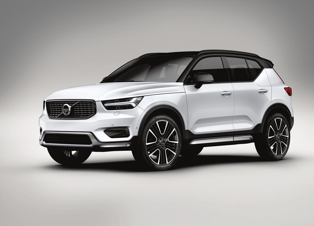 Az XC40-hez kínált optikai csomag még robusztusabbá és sportosabbá teszi ennek a nagyvárosi szabadidőjárműnek a magabiztos, modern kiállását.