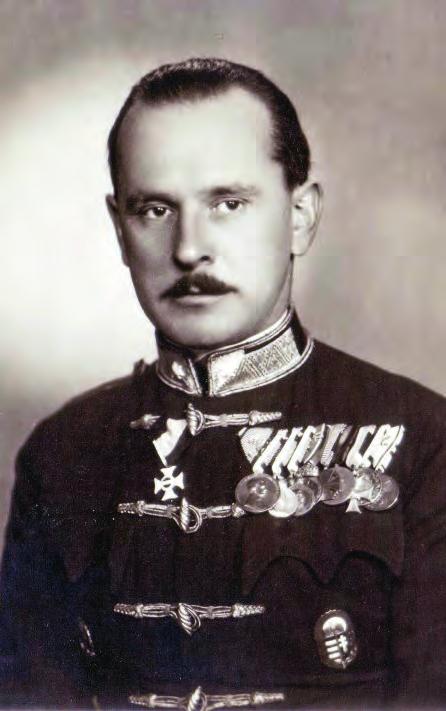 Ejtőernyősök és pilóták Jutason Az ejtőernyősök és pilóták a Veszprém- Jutas repülőtéren emlékeztek az 1941. április 12-én 16.