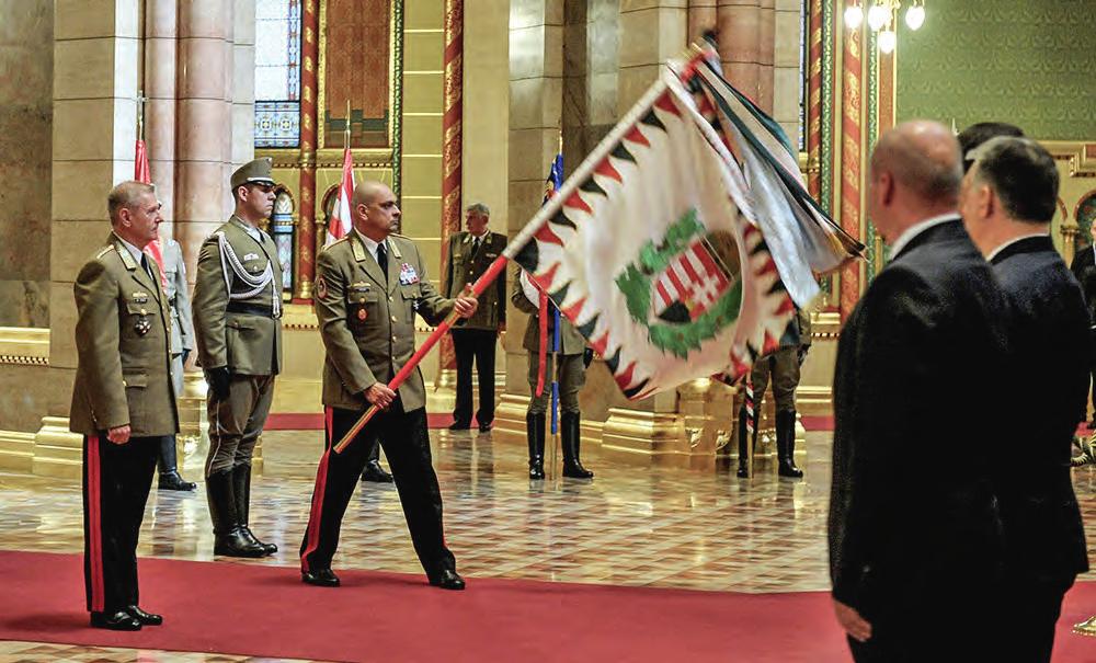 Vezérkari főnöki kinevezés Korom Ferenc átvette a Honvéd Vezérkar főnöki kinevezését Áder János köztársasági elnöktől a Parlamentben.