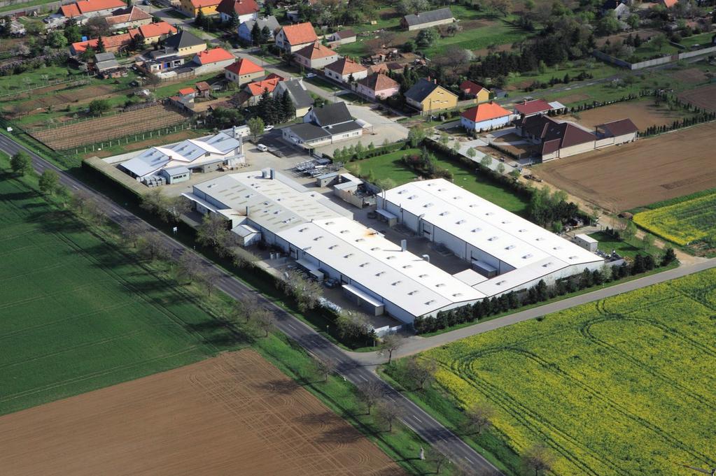 32 VEGYES FELHASZNÁLÁSÚ TERÜLETEK A háborúk után fejlődésnek indult településen nemcsak mezőgazdaságban gondolkodtak már az emberek, hanem idővel nyitottak az ipari, szolgáltatói szektor felé is.