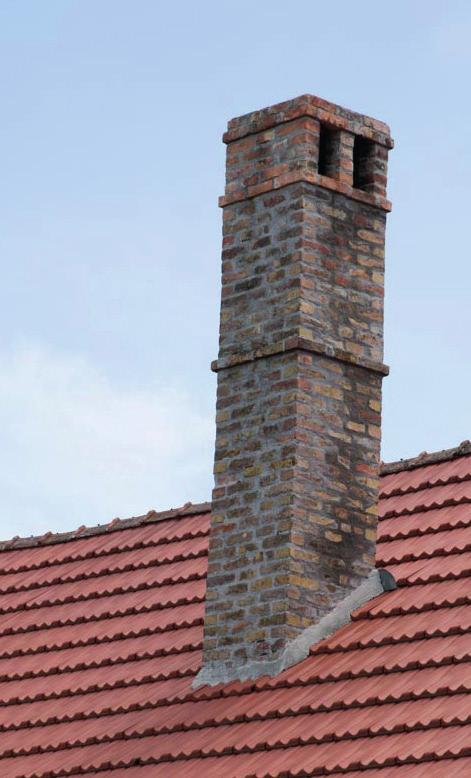 57 KÉMÉNYEK A faluban jellemzőek a látszó, tömör téglából készült kémények.