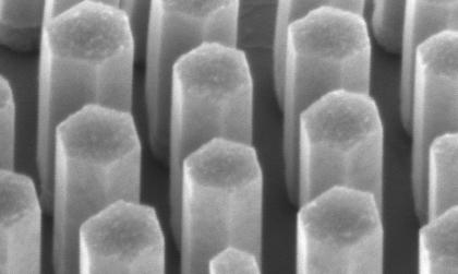 Counts 5000 4000 3000 2000 1000 0 Nanogömb fotolitográfia: ZnO nanoszálak 2.