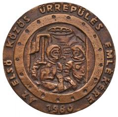 case (78mm) C:UNC 1980. Az első közös űrrepülés emlékére Br plakett.
