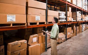 3. Az áruátvételt követő tárolási hely biztosítása Feladatok: A termékek tárolási helyének meghatározása (eladótér, raktár,