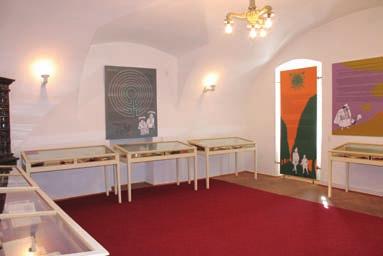 Ritkaságként megcsodálható két ősnyomtatvány, egy, idősebb Hans Holbein metszeteivel illusztrált Erasmus (A balgaság dicsérete) és Apáczai Csere János Magyar logikátsájának a világon ismert egyetlen
