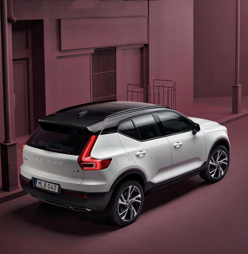8 VOLVO XC40 EMELKEDETT STÍLUS A nagy hasmagasság nemcsak látványosabbá teszi az XC40-et, hanem a vezető számára is kiváló kilátást biztosít.