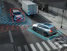 36 VOLVO XC40 CITY SAFETY: AZ ÜTKÖZÉS MEGELŐZHETŐ A Volvo márkanév mára összeforrt a biztonsággal, és az XC40 is évtizedes tapasztalatokra épülő biztonsági rendszerekkel büszkélkedhet.