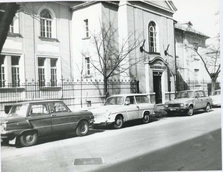 AZ ORSZÁGOS ÁLLATEGÉSZSÉGÜGYI INTÉZET ÉS TÁRSINTÉZMÉNYEI TÖRTÉNETE KÉPEKBEN Az Országos Állategészségügyi Intézet (1980) Az