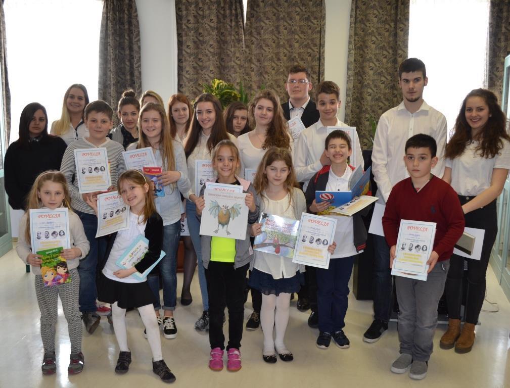 9.-10. razredi 1. Tena Šindik, 9.b 2. Lelle Tomszer, 10.r. 3. Deniza Dancs, 10.r. Posebna nagrada: Martin Benceš, 9/N 11.-12. razredi 1. Ivan Momirov, 11.a 2. Mia Barbir, 12.r. 3. Majra Prekajski, 11.