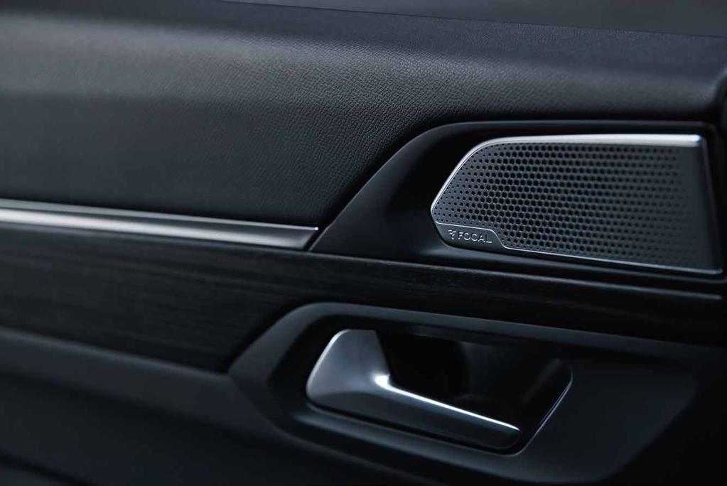 TESTRE SZABOTT ÜLÉSEK A kifogástalan kényelem érdekében az új PEUGEOT 508 AGR minősítéssel rendelkező vezető- és utasülést kínál.