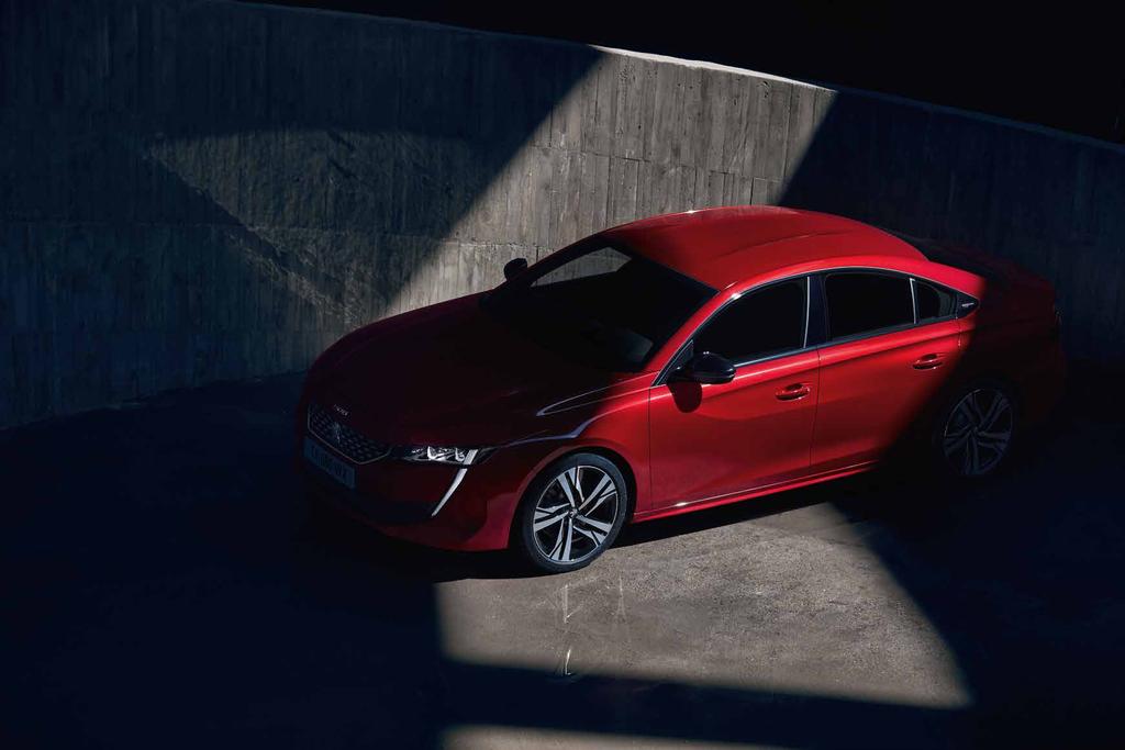 A Peugeot kezdettől fogva a minőség és az innováció fémjelezte Éppen ezért az ergonómiától, a felhasznált anyagokon át, 04 PEUGEOT 508 GT 22 Beltér francia ipari hagyományok útján jár.