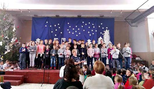 FOTÓK: ISKOLA ARCHÍVUMA Vásárfiában nem volt hiány Az ünnepvárás december 21-én, pénteken iskolánk tornatermében folytatódott.