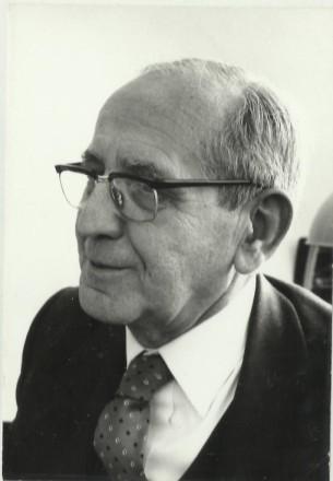 MEGEMLÉKEZÉS IN MEMORIAM Anthrop. Közl. 55; 101 103. (2014) Megemlékezés Nemeskéri János születésének 100. évfordulóján Általános és középiskolai tanulmányait Budapesten végezte.
