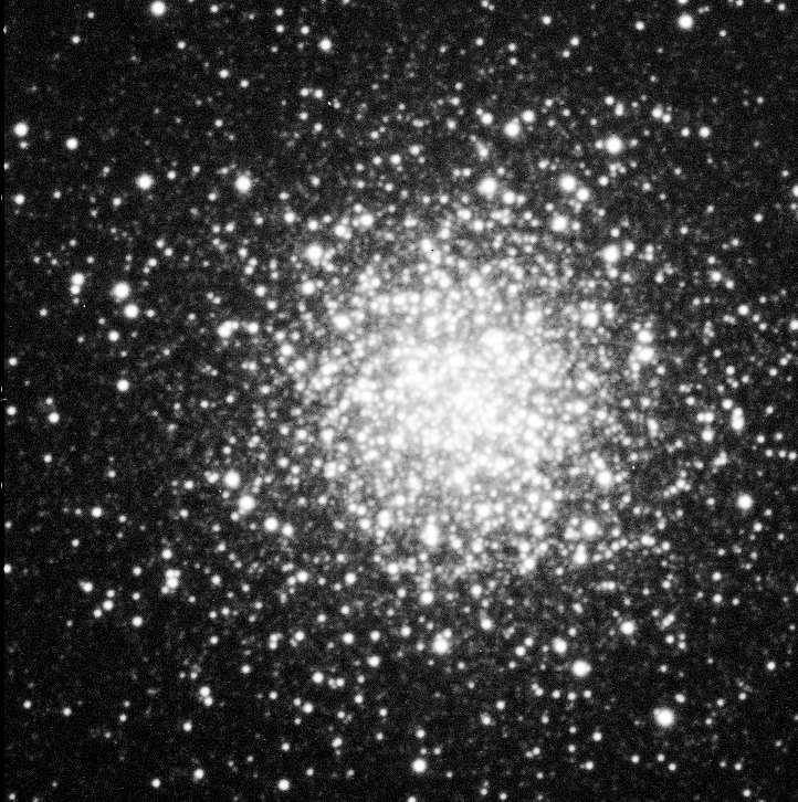 A nyílthalmazok általában a galaxisunk fősíkja mentén helyezkednek el, míg a gömbhalmazok a galaxis síkján kívül, a halóban találhatók. 1. ábra.