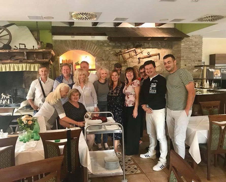 szám : vezetékes hálózatból díjmentesen hívható), hétfőn 8:00-19:30-ig, keddtől-péntekig 10:00-17:30-ig hívható számunk: +36-70-436-4294 Ügyfélszolgálat, Információ Ügyfélszolgálat (telecenter,