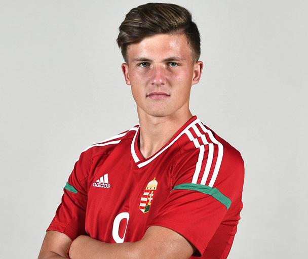 KÖSZÖNTŐ KÖSZÖNTŐ Bíró Bence Temesvári István Vitória G. SC, csatár / Vitória G.