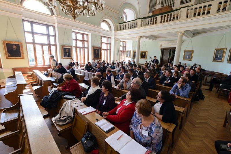 Elsőként konkrét problémák vázolására kérte a meghívottakat Balogh Csaba.