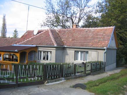 Örökségünk 17 3. Cím: Ady Endre utca 8. Hrsz: 370 Védelem: H1 Épült: Funkció: Épület állag: Védendő érték: XX. század közepe Lakóépület Jó állapotú.