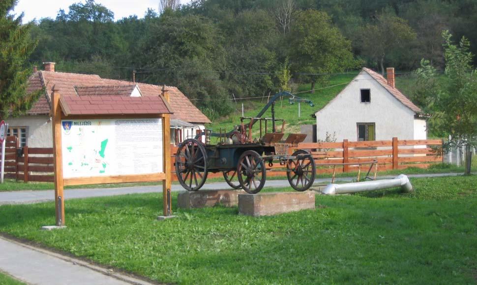 Jelentős közösségi célú zöldfelület ugyan nem található a községben, de a templomkert és környezetében az felújított faluház, a
