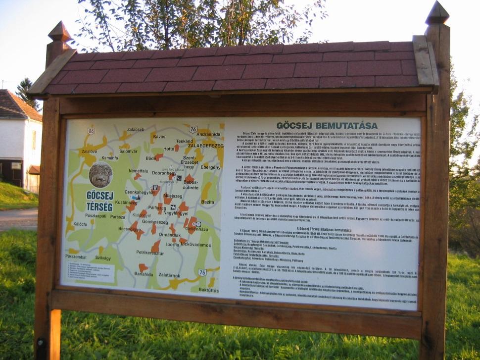 Egyéb műszaki berendezések közül az épületek homlokzatán a parabola antennák, az