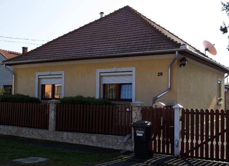 szuterénes változatot is láthatunk.