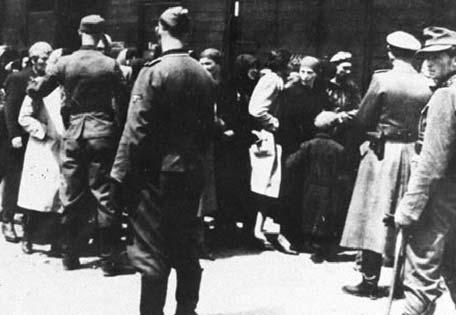 A tanulmány illusztrációi az Auschwitz Albumból valók. A képeken szereplô áldozatokat Magyarország akkori területérôl deportálták. minisztérium 1945. április 21-én meghozott 312.