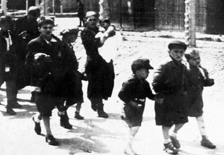 A csendôrségi, a katonasági, a rendôrségi és a polgári vezetôk által az észak-erdélyi zsidóellenes hadjárat során elkövetett bûnöket, beleértve a vagyonelsajátítást, a gettósítást és a deportálást,