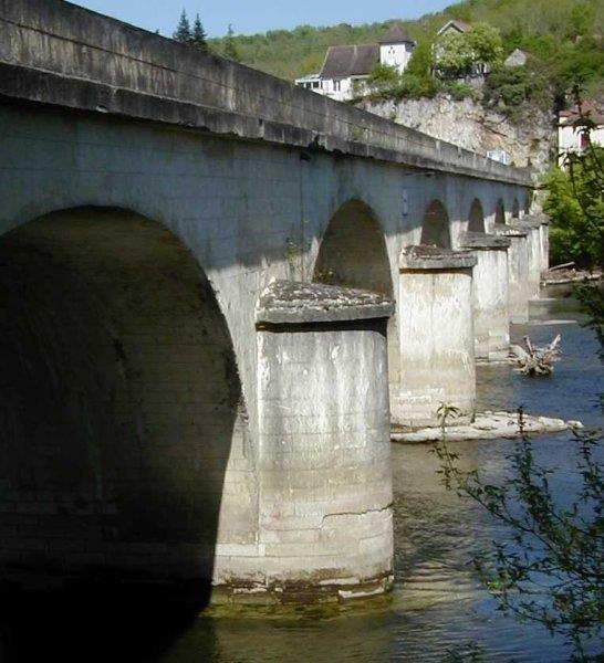 Betonhíd / Franciaország, Souillac, Dordogne folyó felett /