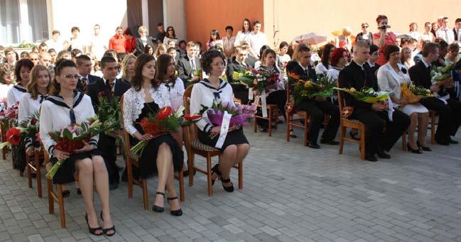 ményt hoz létre, melynek rövidített elnevezése Városi Oktatási Központ lett.