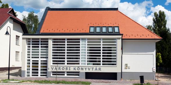 A 2014-ben felújított Városi Könyvtár. (Mészáros) A Városi Könyvtár elődje 1952-ben nyílt meg egy régi magánlakásban a mai István király útja 54. szám alatt (Az épületet 2015-ben lebontották.