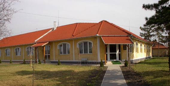 önmaguk ellátására részben képes emberek gondozására szolgál.