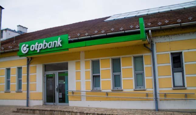 OTP Bank Nyrt. Az 1993-ban épült OTP Bank. (Hadobás B.