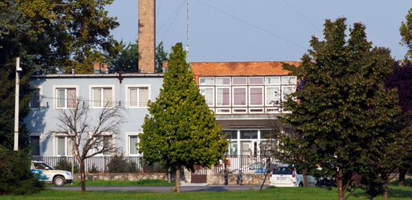 és küldeményforgalmi feladatok mellett. Ezek a technológiai kihívások megkívánják a dolgozók folyamatos képzését, szakmai fejlődését.
