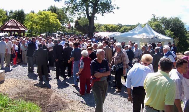 Az Edelényi Hegyek Közössége által szervezett II. Császtai búcsú 2007-ben. Edelényi Hegyek Közössége (kulturális) Célja a szőlő- és borkultúra hagyományainak fejlesztése, ápolása, terjesztése.