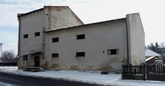 Két új gőzgépe szíjrendszer által hozza mozgásba a többi gépeket.