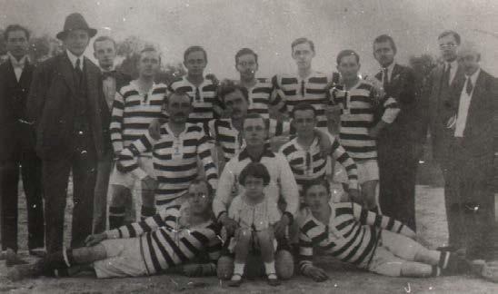 Az új sportpálya avatásán szerepelt futballcsapat és vezetői 1921.