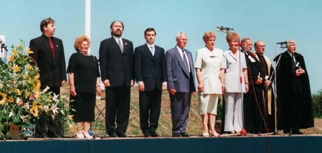 A testület munkáját két bizottság segíti, a Humánpolitikai, elnöke Sztankóné Sándor Ibolya, és a Pénzügyi és ügyrendi, elnöke Fischer Ferdinánd. 2000.