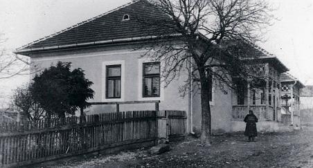 1941-ben a bekecsi földbirtokos, Hosszúfalusi Imre és felesége nevére került át az uradalom, de Svidró István ispán vezette a gazdaságot.