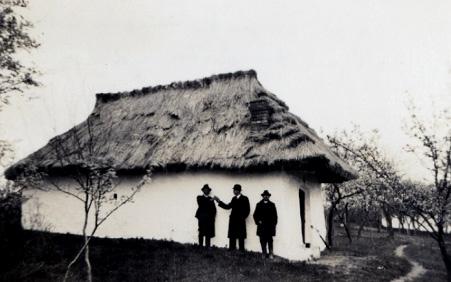 A Ludmilla szőlőhegyet volt birtokosáról, gróf Forgách Ludmilláról nevezték el. Férje, gróf Esterházy István telepítette a 18. század második felében. Jó fekvésű, jó talajú szőlő. A 19.