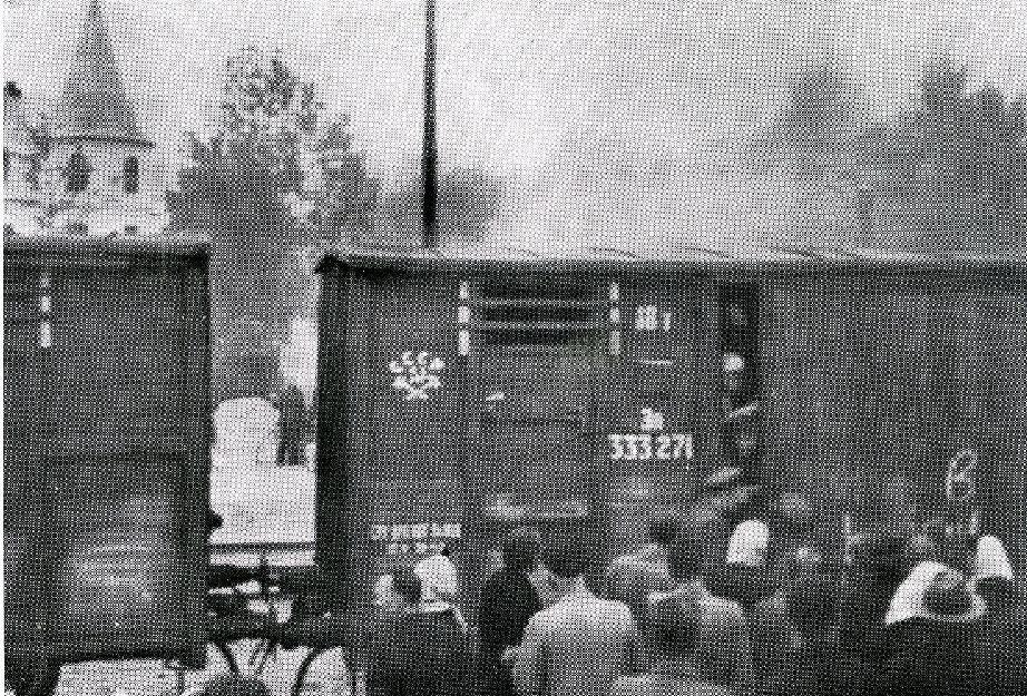Deportáltak Illegálisan lencsvégre kapott teherszállító vagonok, amelyekben az állam ellenségeit deportálják a Gulág táboraiba, 1941 A becslések szerint hozzávetőlegesen 6 millió embert érintett a