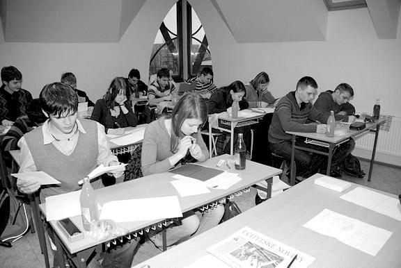 8 Zselízi Hírmondó 2010. március Felvidéki matematikaverseny - első ízben minisztériumi áldással Február 25 27-én városunk adott otthont a XXXIV. Felvidéki Magyar Matematikaversenynek.