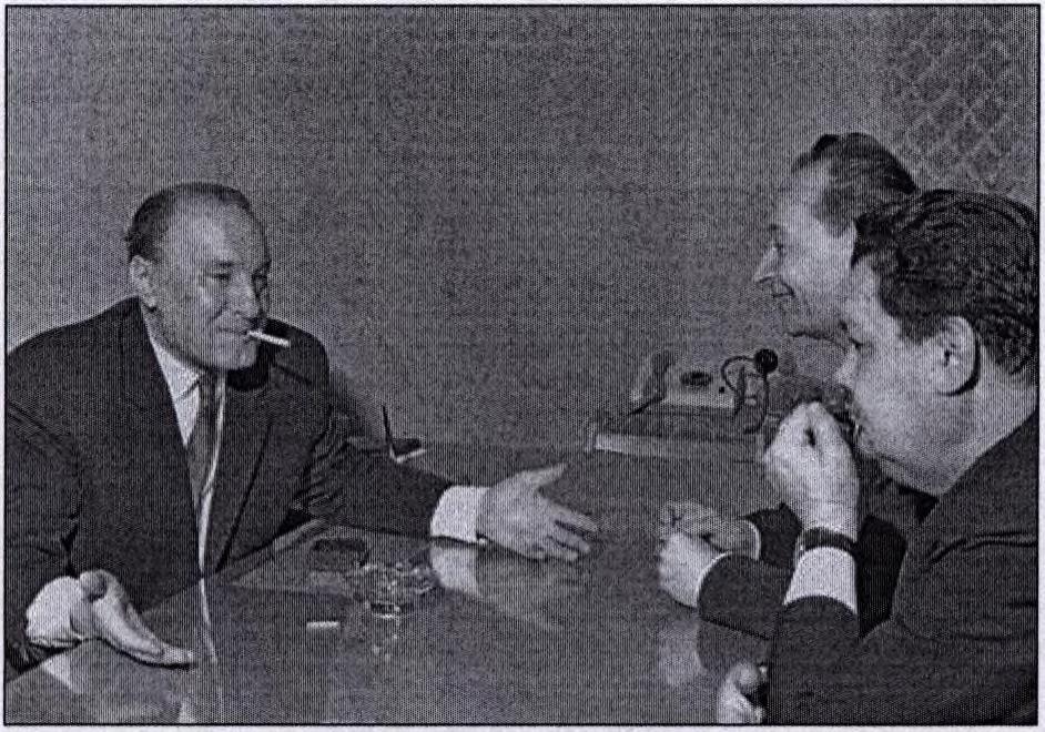 Kádár János és Alexander Dubcek, a CSKP KB első titkára a komarnói járási pártbizottság épületében tárgyalnak. Révkomárom (Szlovákul Komarno), 1968. február jet vezetés az intervenció mellett döntött.