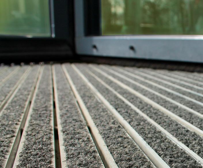 Alutrend szennyfogó specialitások Egyedi igény szerinti gyártás #forgóajtó #forma #felület Az Alutrend rendszerek nagy előnye, hogy formától függetlenül legyárthatók, így a speciális igényeknek is