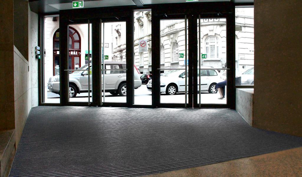 A belépési zónaszemlélet szerinti kialakítás és az elbotlásos baleseteket megelőző, precíz installáció bármilyen intézményben alapvető követelmény és jogos elvárás is. A Cleartex Kft.