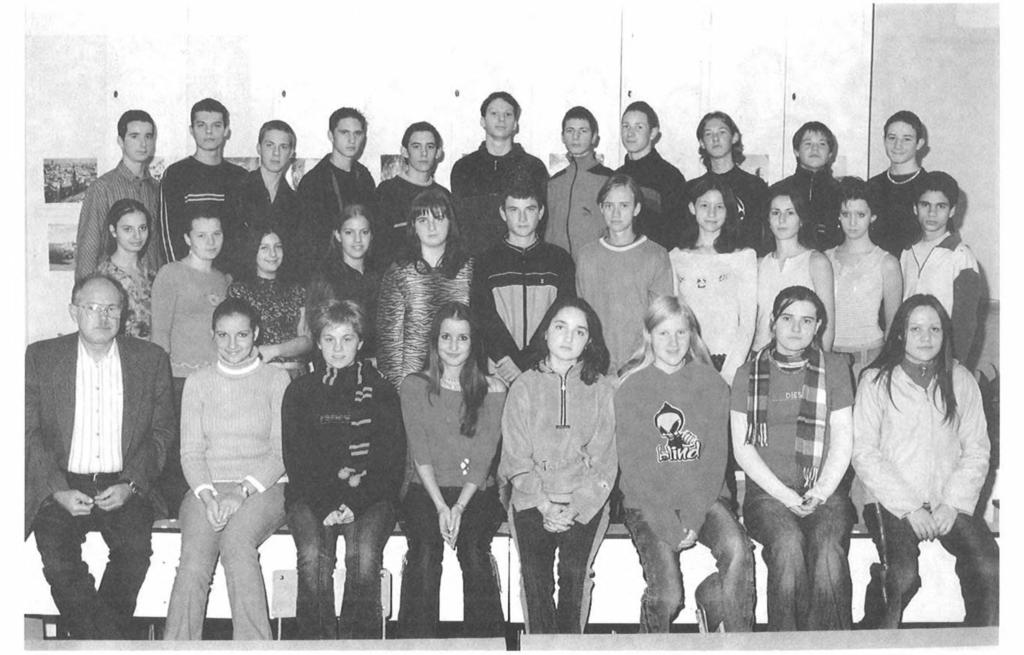 10. D - Hatosztályos képzés osztályfőnök: Tolnai Gábor - pótosztályfőnök: Berencsikné Gedeon Hajnalka vis $ K m ' V. - t K B T jtk M w VWH f Mj ér m í. Bakos Zsuzsanna 18. Kerekes Csaba 2.