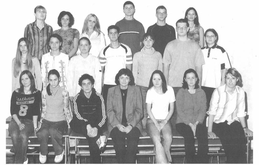 12. C o sztá ly - H a to sztá lyo s k épzés o sztá lyfő n ö k : D em b ro vszk y Z su zsa n n a - p ó to sztá ly fő n ö k : R eszo ly G u sztá v 1. Deme Ruth 14. Sojnóczki Judit 2. Egyed Andrea 15.