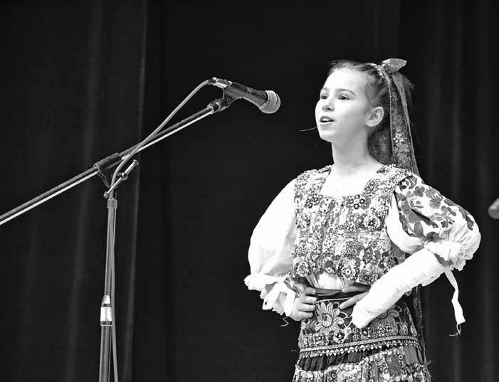 Ide skutočne o veľký talent, o ktorom budeme ešte veľakrát počuť... Zsóka už častejšie spievala aj na osvetových aktivitách a môžeme slobodne povedať, že kráča k vzácnej profesionalite.