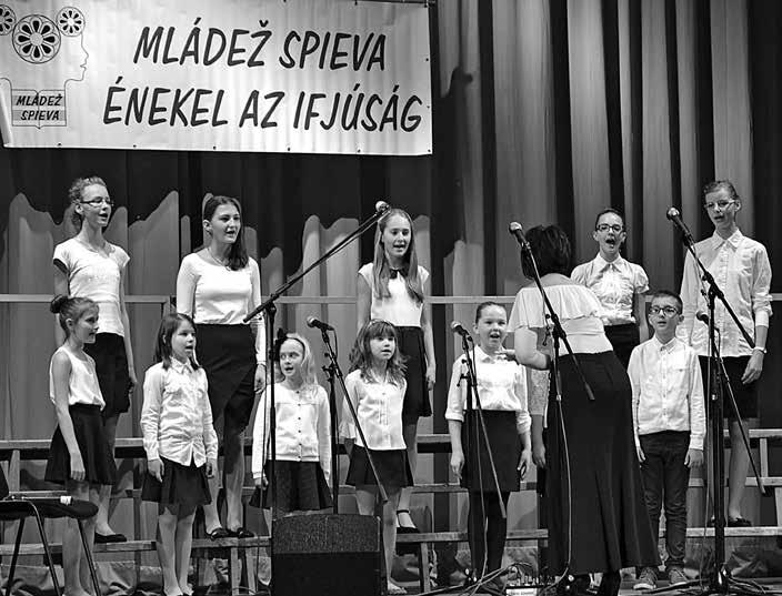 2016/1 OSVETÁR NÉPMŰVELŐ 37 Nagy szeretettel járnak ide hozzánk, délre. A program a galántai Kodály Zoltán Magyar Tannyelvű Alapiskola kórusának műsorával folytatódott.